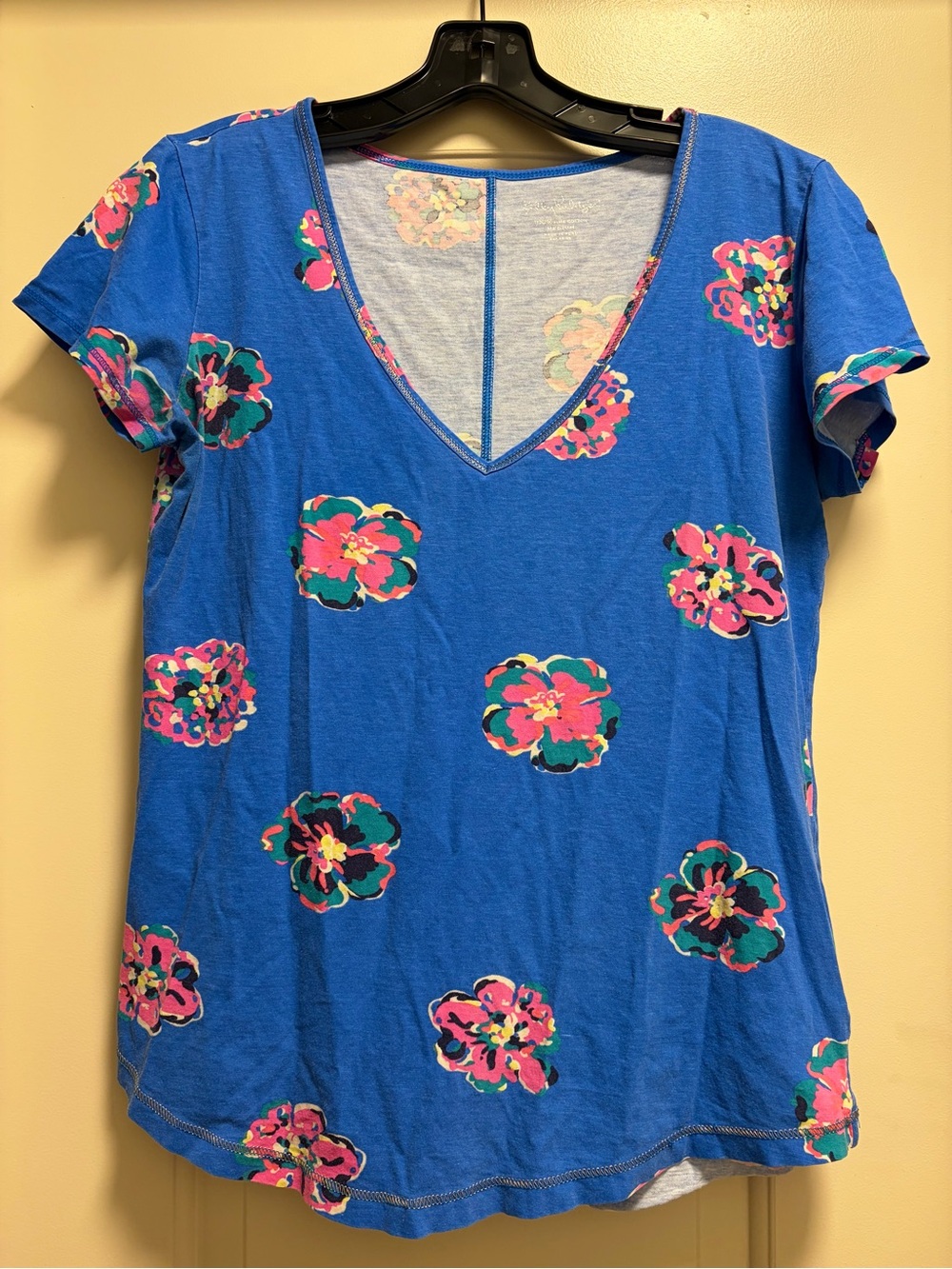 Lilly Pulitzer Floral V-Neck Tee — Blue Pink / Size Medium READ